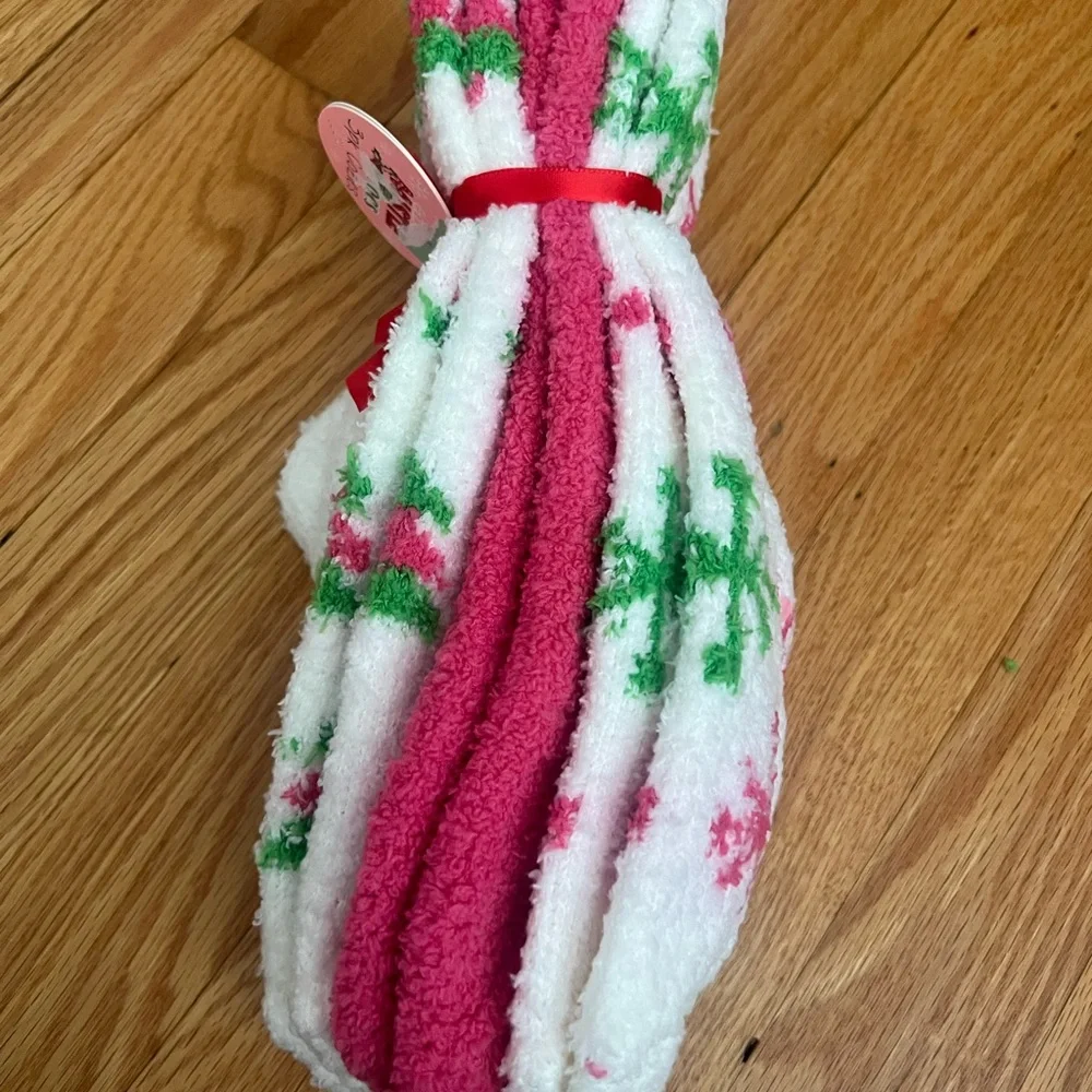 6 pair super soft Socks with grip bottoms holiday